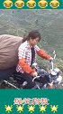 小姐姐骑摩托车，后面就是悬崖，看着她倒车我真的很揪心