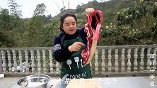 苗大姐大钵炖羊肉，一人吃掉2斤肉，米饭一盘
