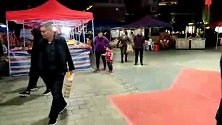 小胡：饭后散步，今天去临桂步行街逛逛，人还挺多的