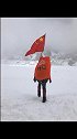 五星红旗在海拔6168米的雀儿山之巅飘扬