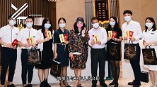 张柏芝为工作人员送礼！素颜晒合影，贴心准备高级礼品和红包