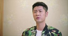 美女的孩子流产，男友向她道歉被赶走
