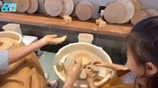 章子怡一家四口比拼陶艺，醒宝动作灵活不输姐姐小苹果，汪峰完败