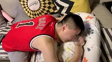 爸爸问小宝宝爱不爱自己，没想到宝宝回答爱，不愧是爸爸的小情人