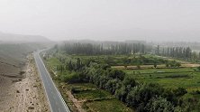航拍沙尘中的帕米尔高原，中国西部高原上的风景，别的地方可没有