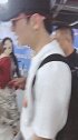 吴希泽完美颜值，帅气的脸庞高挑的身材很是出众