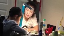 辅导孩子作业，能够忍住不发火父母，应该算是高手了吧！