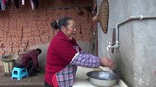 幺妈和幺叔：黄小妹用土豆做一道王幺爷没见过的菜，味道真不错