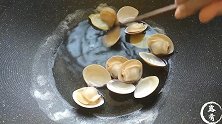 比肉都好吃的“蛤蜊蒸蛋”，很多人都不会蒸，大厨详细菜谱教你蒸