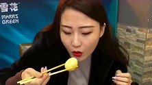 出门吃面还能遇到这种好事，你说等下我能不能要个联系方式啥的