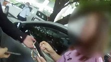 广东广州：女子锁死车门给骗子转账？民警带着她丈夫赶来了