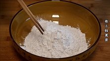 一碗糯米粉，开水一烫，教你炸糯米糕，不开裂不塌陷