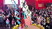 新年后的大唐不夜城，飞天户外演出冻得发抖，水池的水都结冰了！