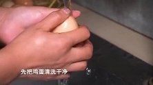 3分钟学会盐蛋的做法，桃子姐在家自制盐蛋，方法超简单