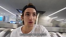 国外男孩身无分文，竟去陌生人家住，还自带了枕头