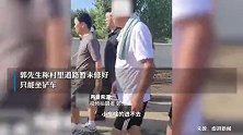 王宝强坐铲车到涿州一受灾村庄：进村看老人，给村民发物资