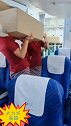 不干出点力气活！你们真以为！我们是拧不开瓶盖的……最美空姐