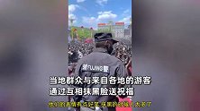 云南抹黑节小朋友成小黑娃，排排坐警务亭前等被领：快“自闭”了