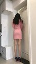 长腿美女喜欢搭配修身裙，优雅显身材一看很性感
