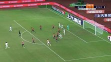 卓尔开出战术角球 宋志伟禁区外直接推射被邓小飞没收