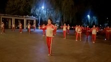 中秋家家团圆，打工妹一个人过中秋还开心的不得了！奇葩的坚强？