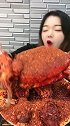 第一次见这么大的墨鱼，这东北妹子真能吃辣啊