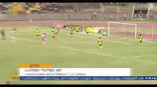 足坛又献神级乌龙球 门将皮球甩进自家球门“致敬”南雄太