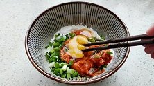 韩国料理中最简单的就是泡菜煎饼了，味道丰满超好吃，关键还养胃