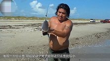 男子捕捉小鲨鱼 被一口咬住啤酒肚 小鲨鱼 不要惹我