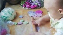 宝妈一进厨房看见那画面，瞬间被萌一脸，笑喷了