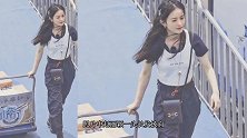 赵丽颖穿工装裤搭配马丁靴，坐路边扶腰休息,惹人疼