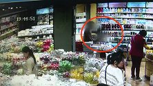 江苏扬州：用婴儿打掩护？女子超市行窃，偷走上万元化妆品