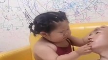 闺女太胖要减肥，爸爸为了不让闺女吃肉，这做法简直绝了！
