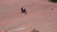 知名网红违规踩踏丹霞地貌并拍视频炫耀 警方已介入