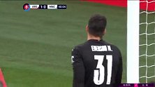 差点2-0！穆斯塔菲接传中头球被埃德松勉强扑出