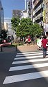 在日本东京街拍可爱日本妞！姑娘的站姿亮了，网友神同步