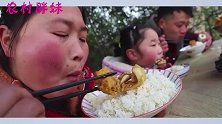 胖妹一家都是小吃货，一人一盆饭围着一锅烧鱼泡，其乐融融真满足