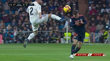 加亚前场争顶奋不顾身 卡瓦哈尔抬脚过高险踢中面门