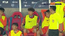 李霄鹏冷静示意替补席别冲动 宋龙致意裁判吃黄牌
