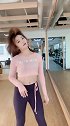 健身房新来的美女小姐姐，挑战不协调舞，长发飘飘的样子美翻了！