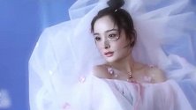 时尚女神杨幂来袭，青春靓丽美如画