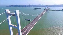 航拍虎门大桥恢复交通首日：双向车辆有序行驶 下方船只正常通行
