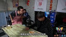 美女饭店结账时，叫了一声帅哥竟然可以免单？这是什么操作