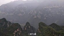 河南沁阳神农山白松岭上，有一段龙脊长城，堪为世上一绝