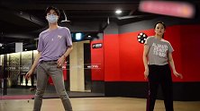 伊能静儿子公开性取向后分享状态 与女友人亲密合影姿势妖娆