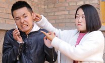这媳妇真有才，只打了个电话，夜不归宿的老公立马回家了