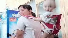 真是生了个宝宝，妈妈背着都不省心，咋滴还要逃出来不成