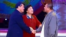 58岁范伟全家近照曝光，老婆貌美气质好，儿子很帅气