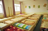 气愤！福州一幼儿园保育员针扎8名儿童被刑拘