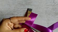 零碎丝带找出来，简单折叠，穿针引线后，美得不要不要的